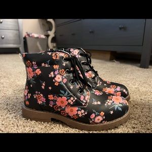 Fabkids size 3 girls floral boot